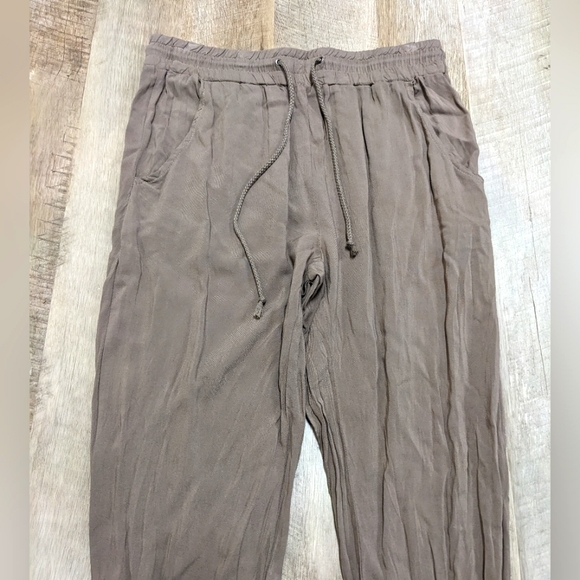Body Central Tan Neutral Joggers with pockets - Picture 2 of 8